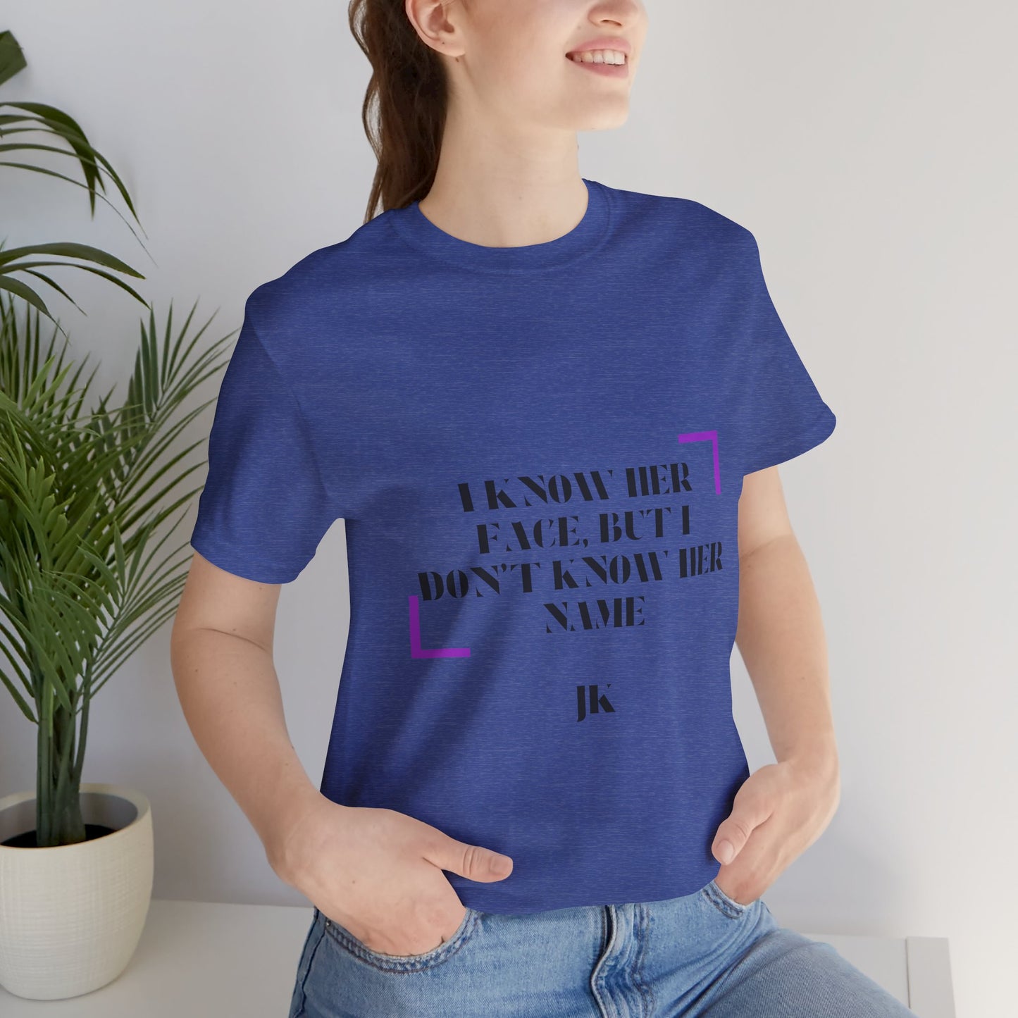 I Know Her Face Tee — Feminine Quote Graphic T‑Shirt