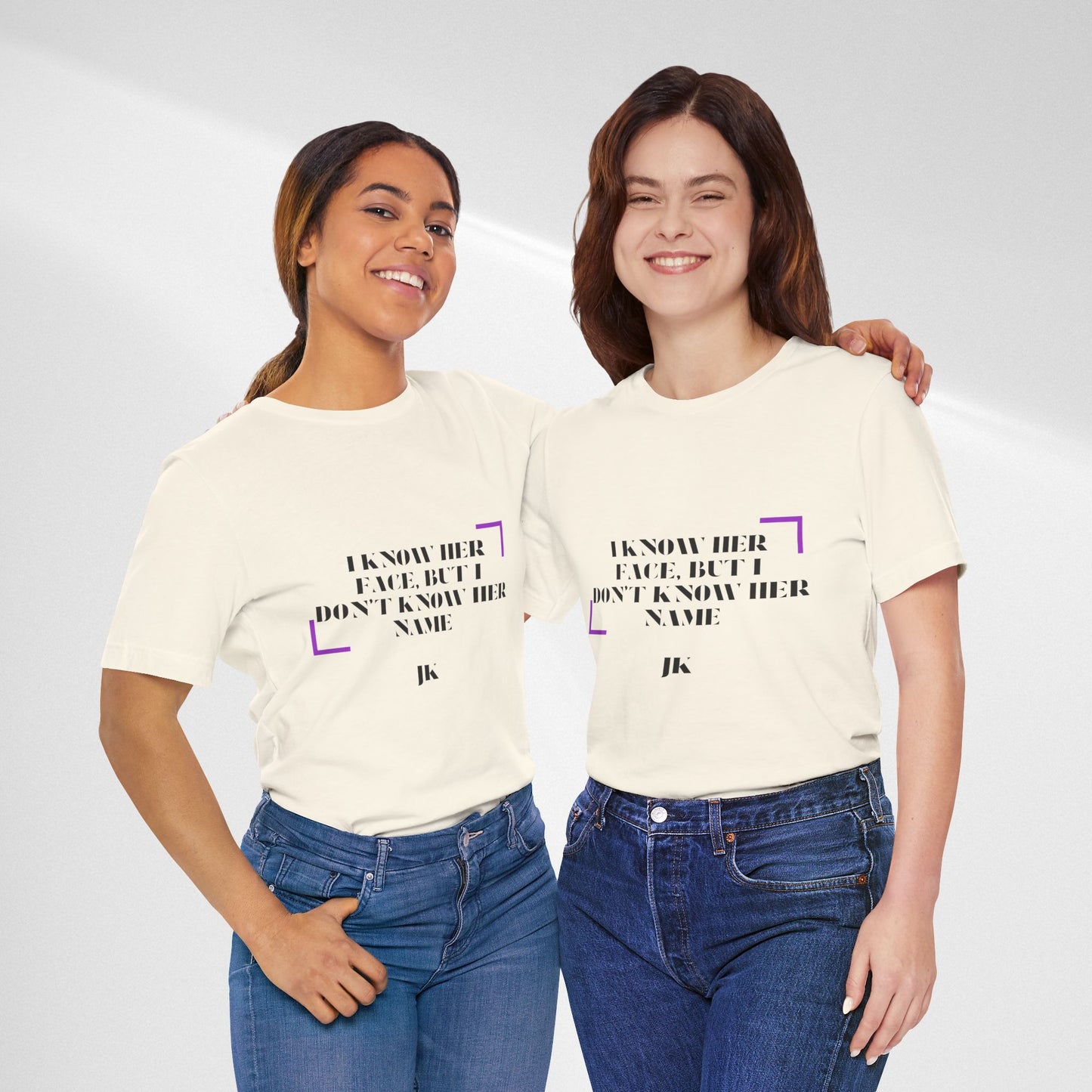 I Know Her Face Tee — Feminine Quote Graphic T‑Shirt