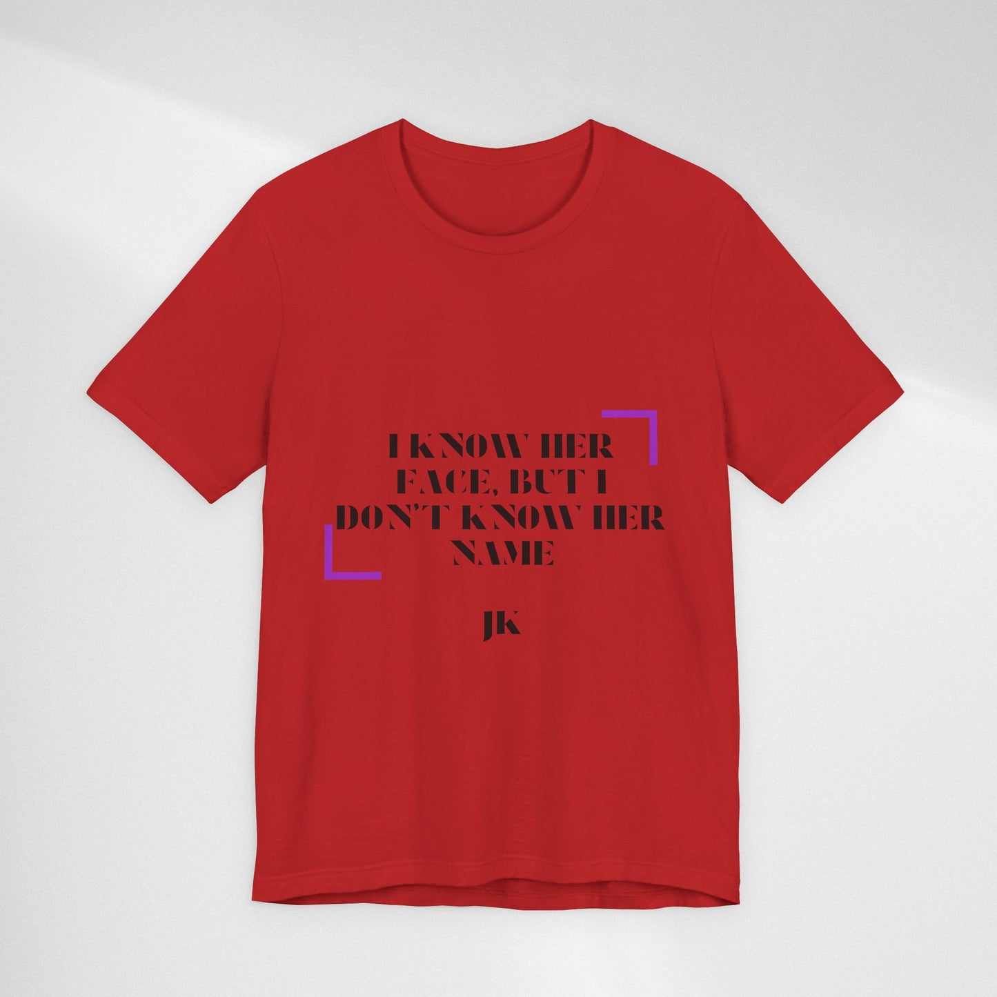 I Know Her Face Tee — Feminine Quote Graphic T‑Shirt