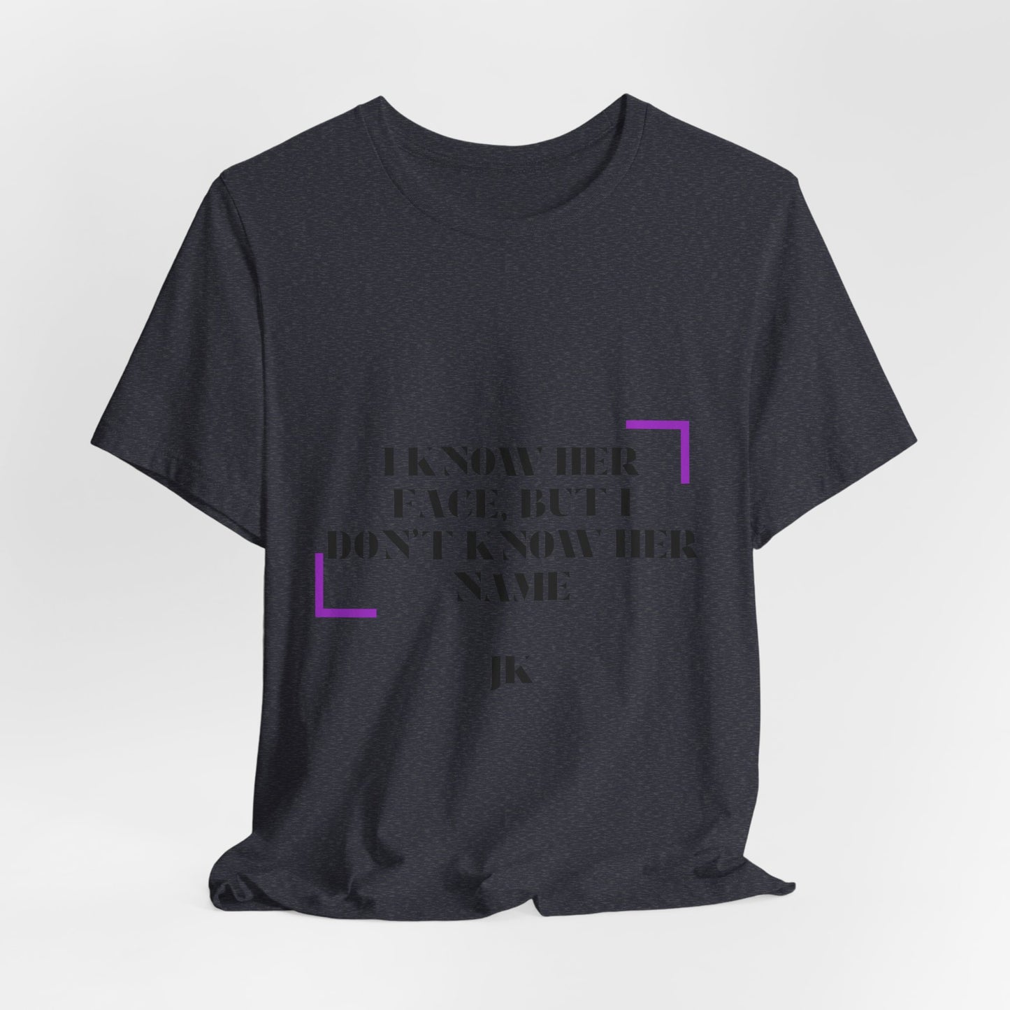 I Know Her Face Tee — Feminine Quote Graphic T‑Shirt