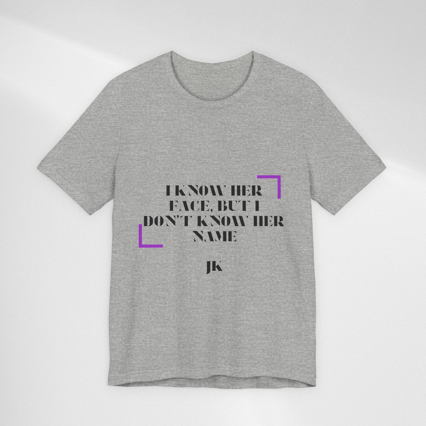 I Know Her Face Tee — Feminine Quote Graphic T‑Shirt