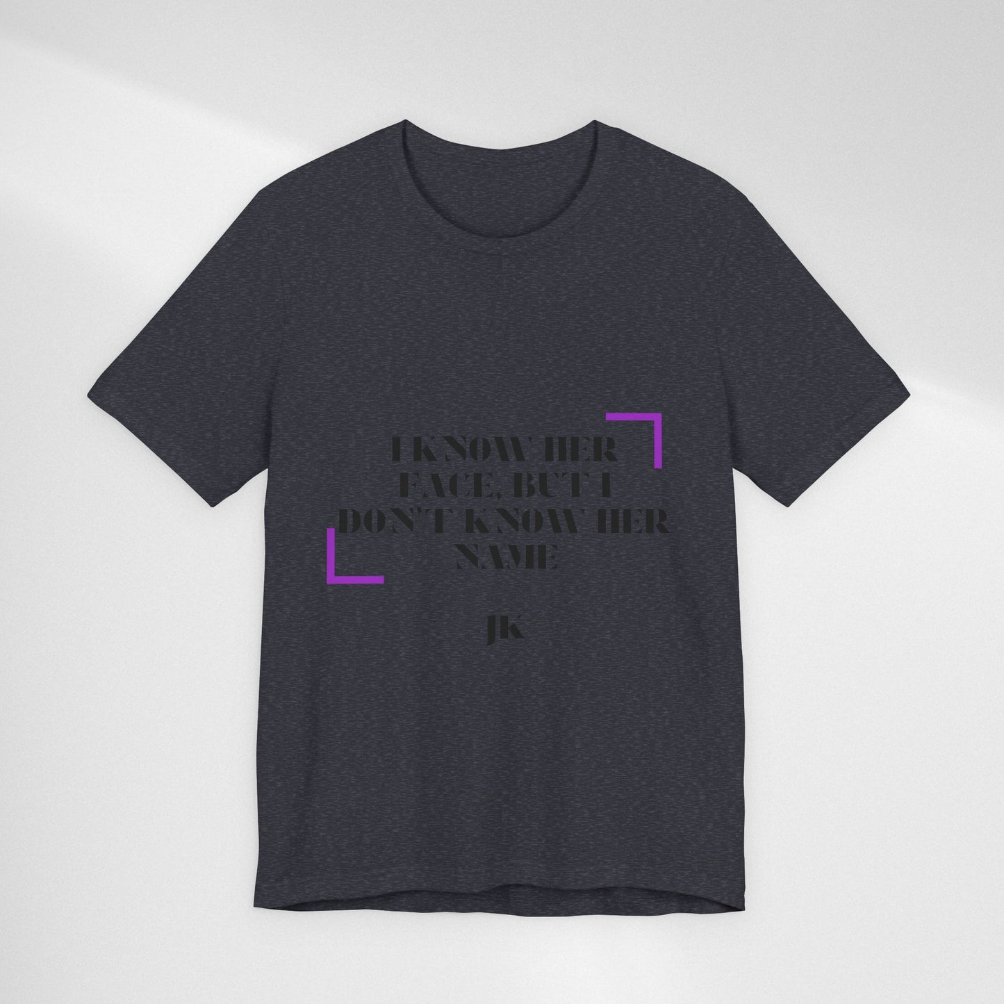 I Know Her Face Tee — Feminine Quote Graphic T‑Shirt
