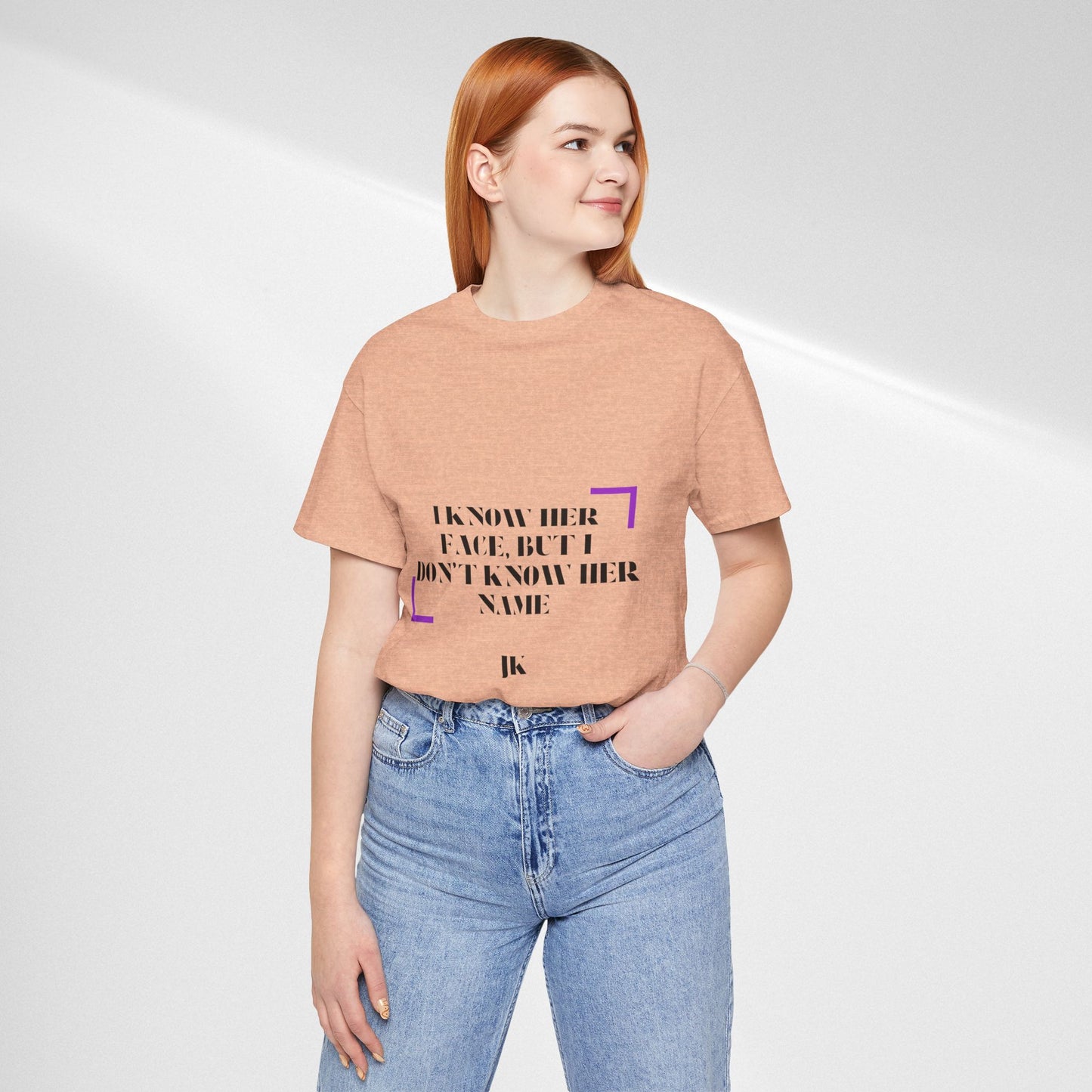 I Know Her Face Tee — Feminine Quote Graphic T‑Shirt