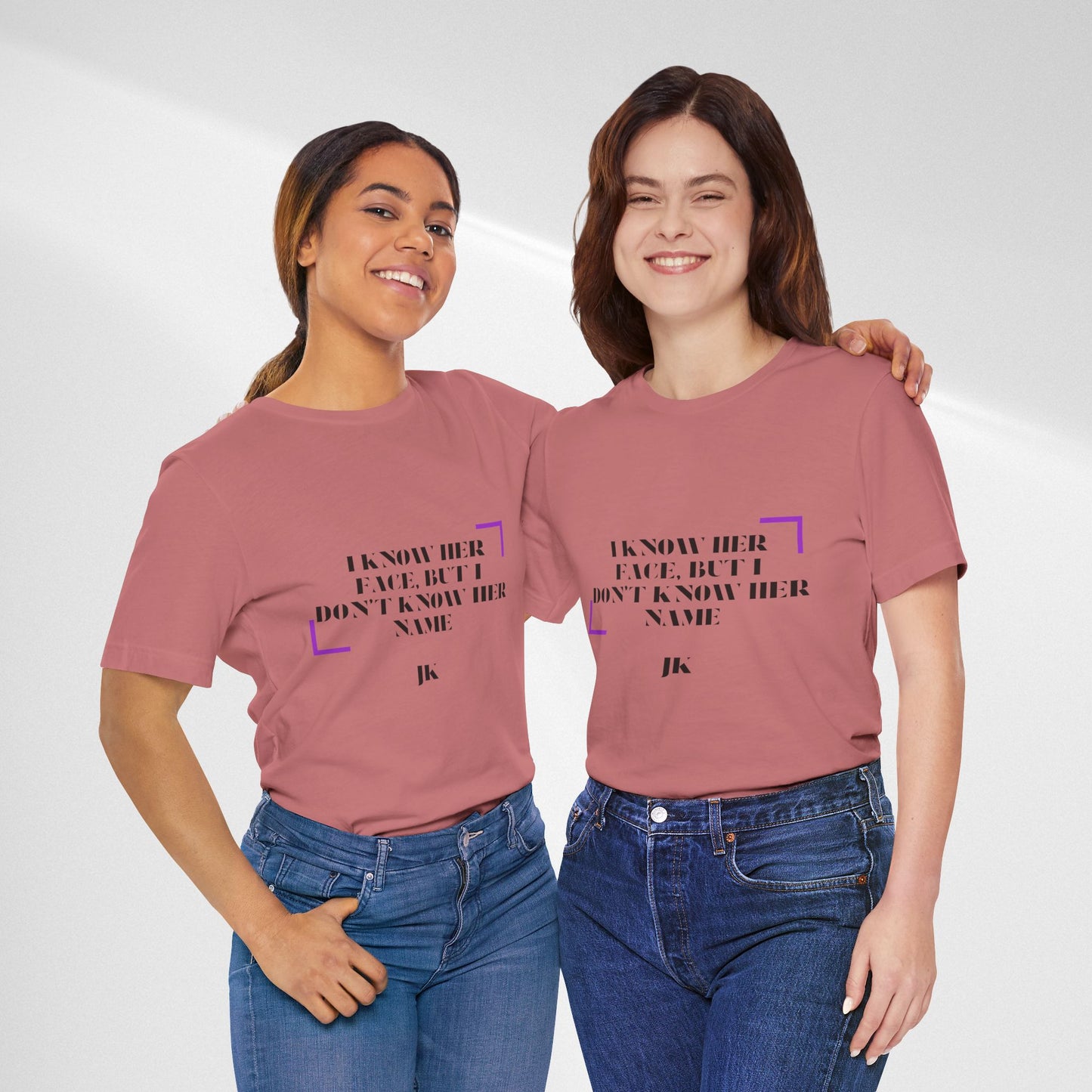 I Know Her Face Tee — Feminine Quote Graphic T‑Shirt