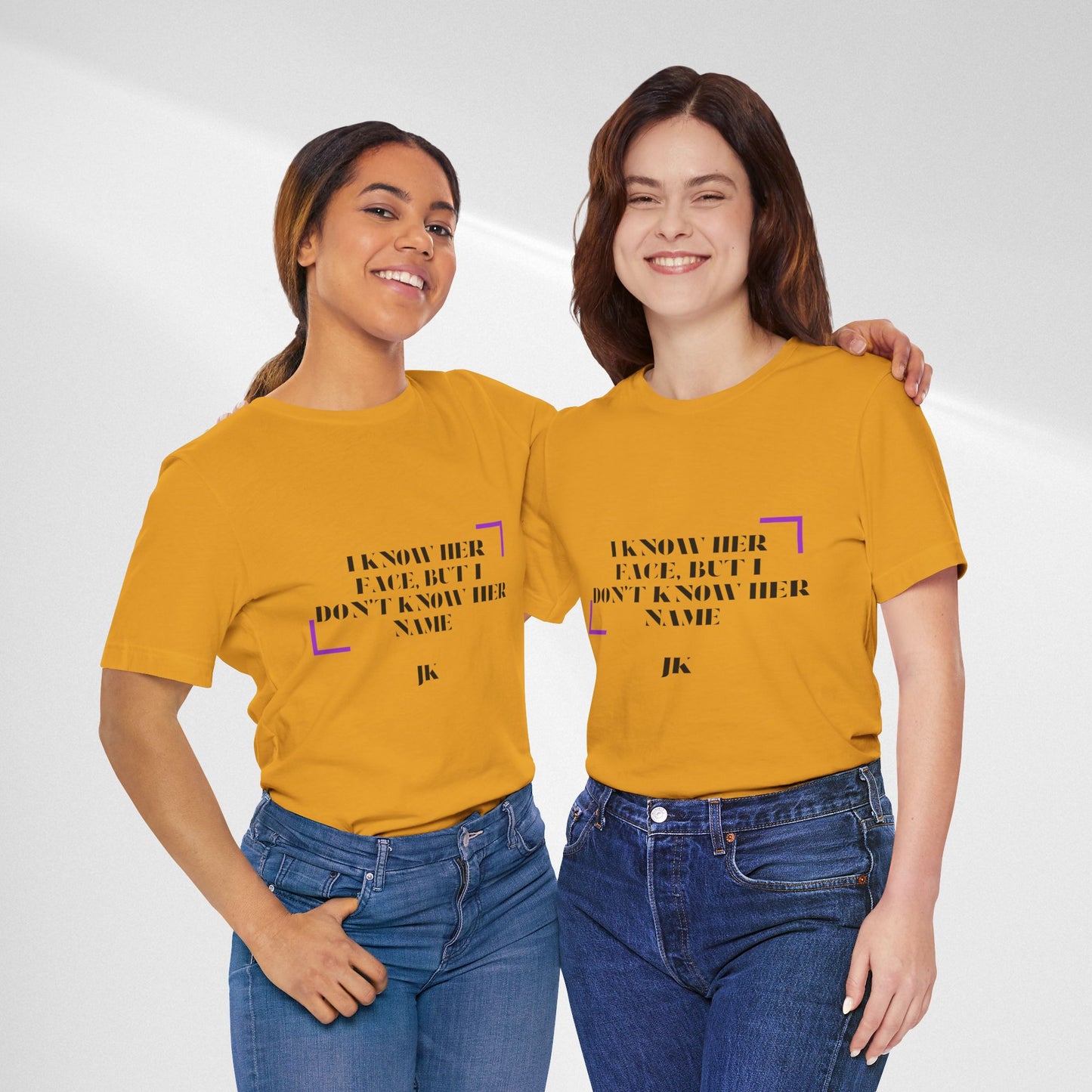 I Know Her Face Tee — Feminine Quote Graphic T‑Shirt