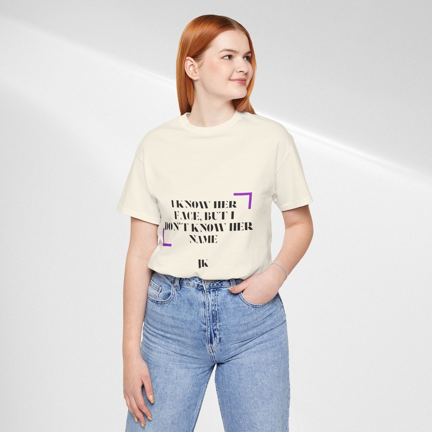I Know Her Face Tee — Feminine Quote Graphic T‑Shirt
