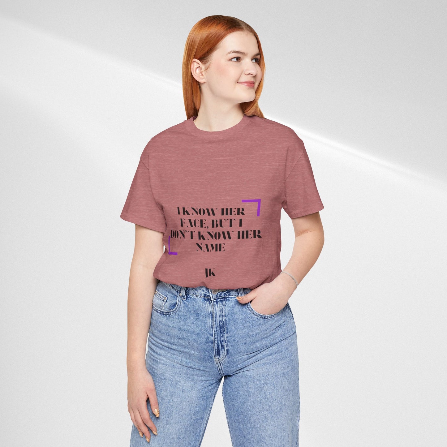 I Know Her Face Tee — Feminine Quote Graphic T‑Shirt