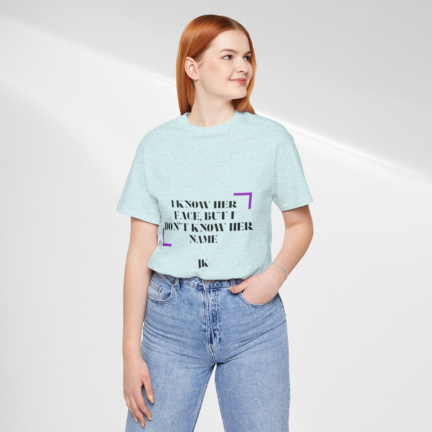 I Know Her Face Tee — Feminine Quote Graphic T‑Shirt