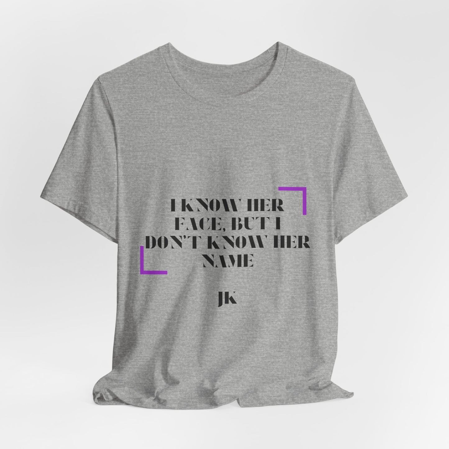 I Know Her Face Tee — Feminine Quote Graphic T‑Shirt