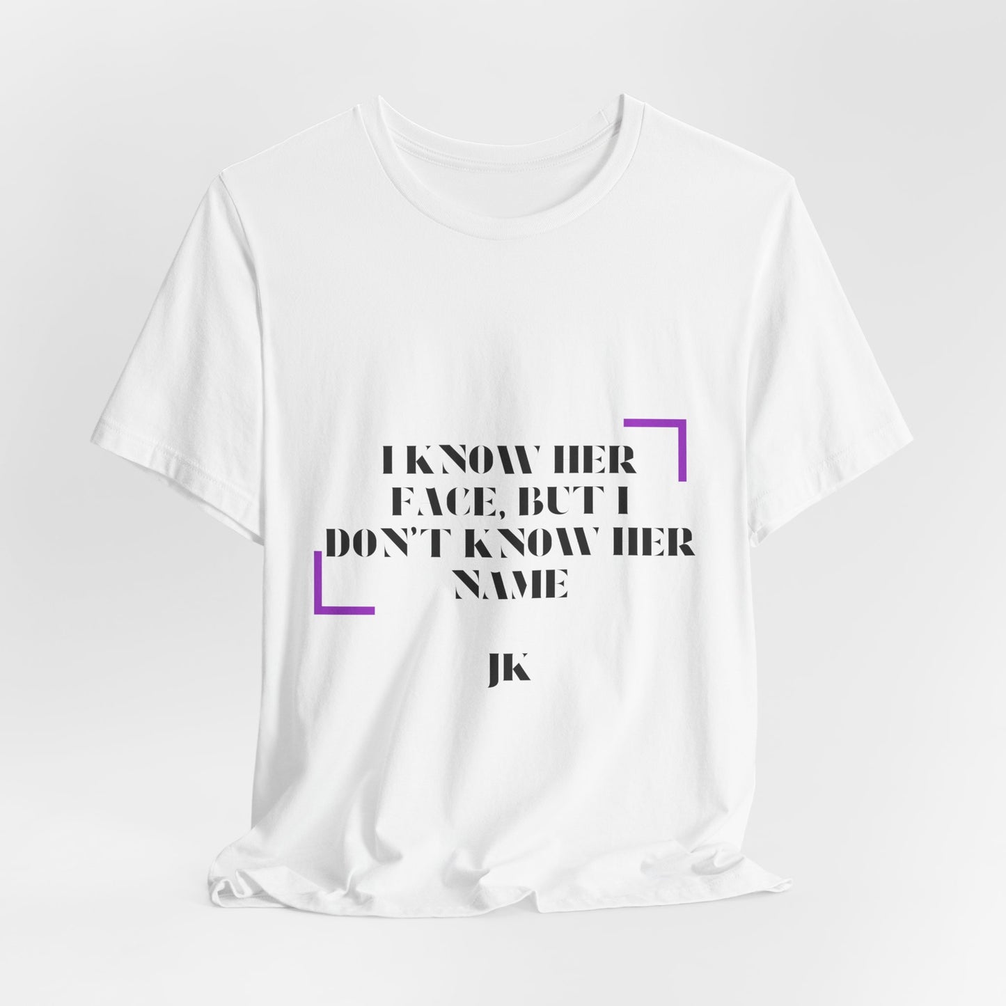 I Know Her Face Tee — Feminine Quote Graphic T‑Shirt