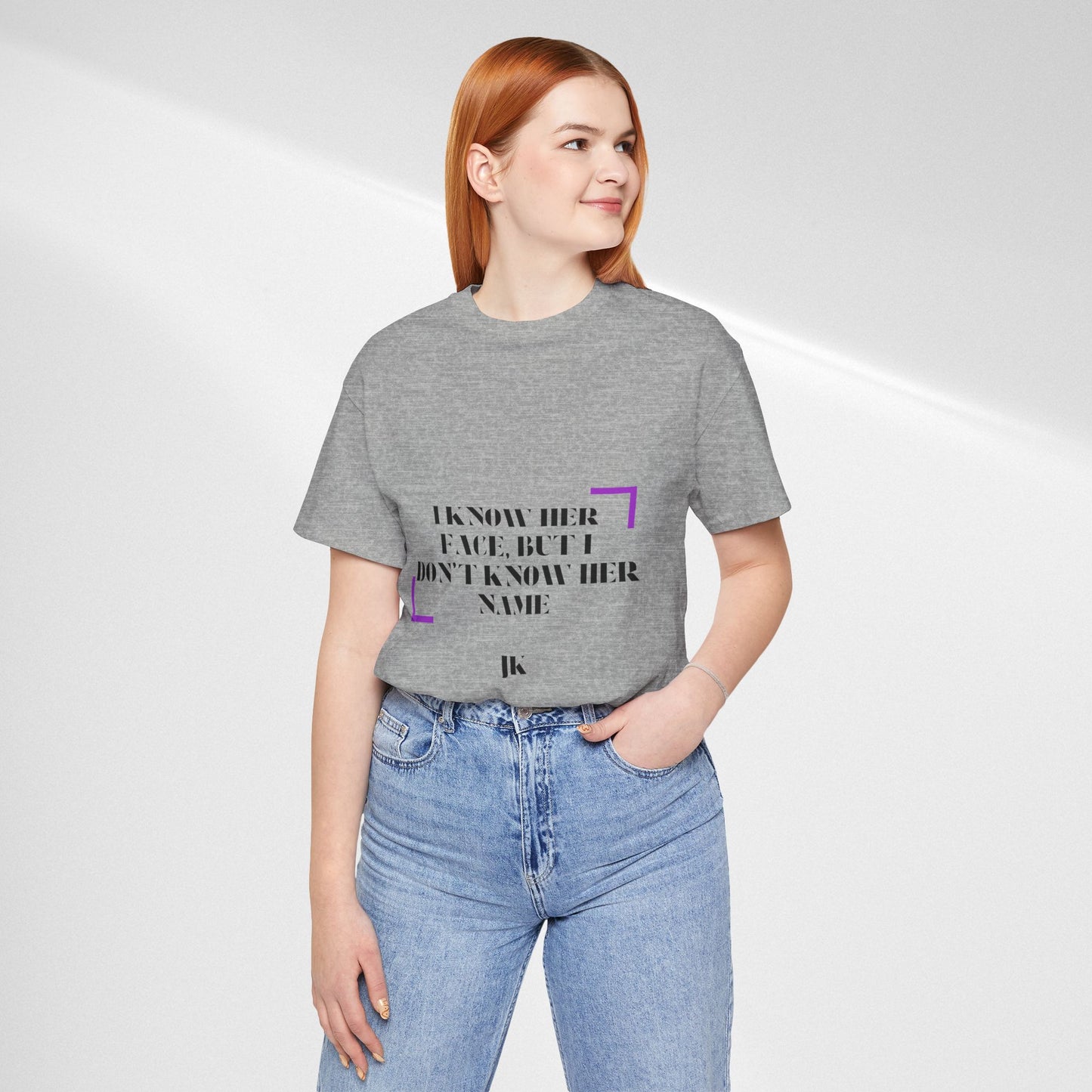 I Know Her Face Tee — Feminine Quote Graphic T‑Shirt
