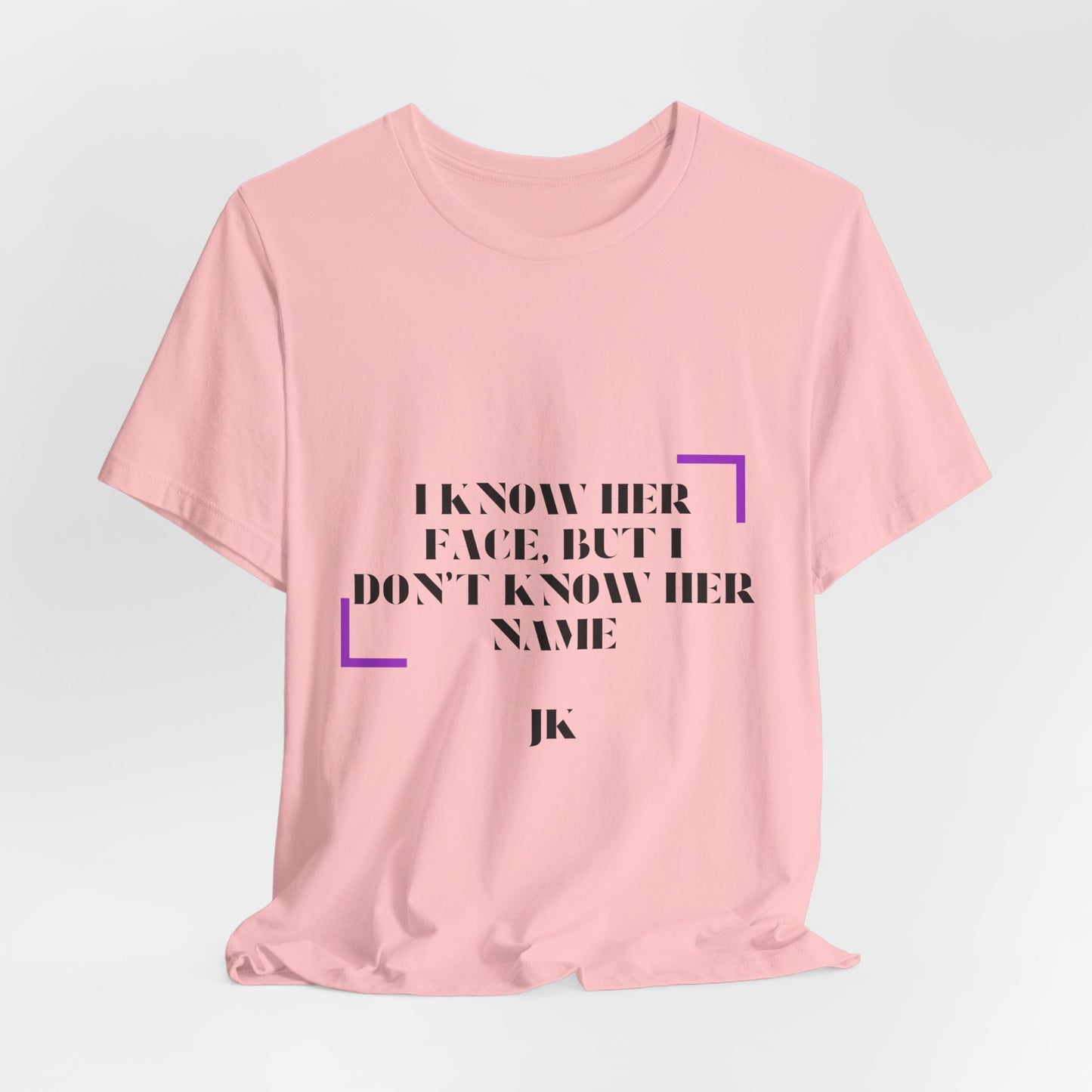 I Know Her Face Tee — Feminine Quote Graphic T‑Shirt
