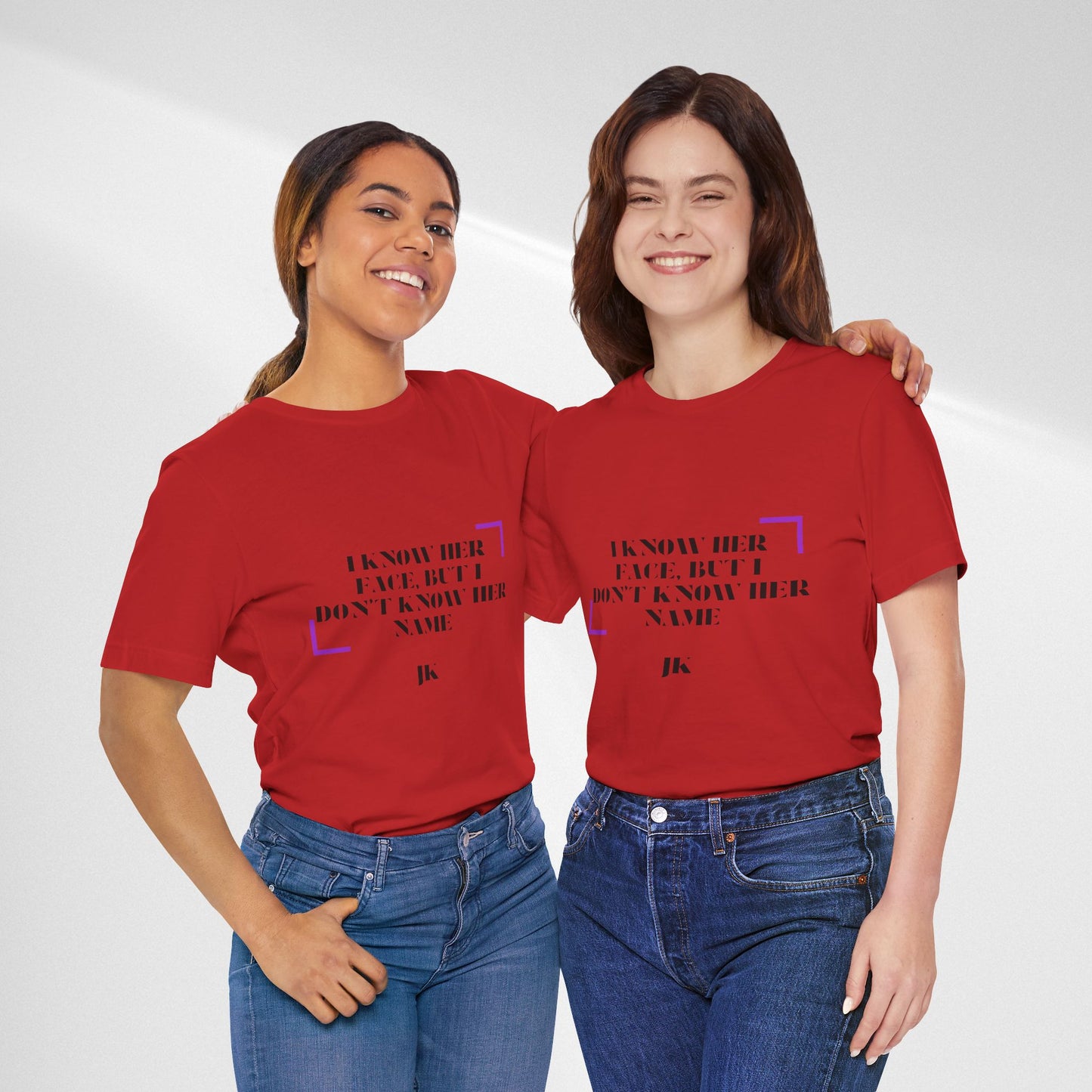 I Know Her Face Tee — Feminine Quote Graphic T‑Shirt