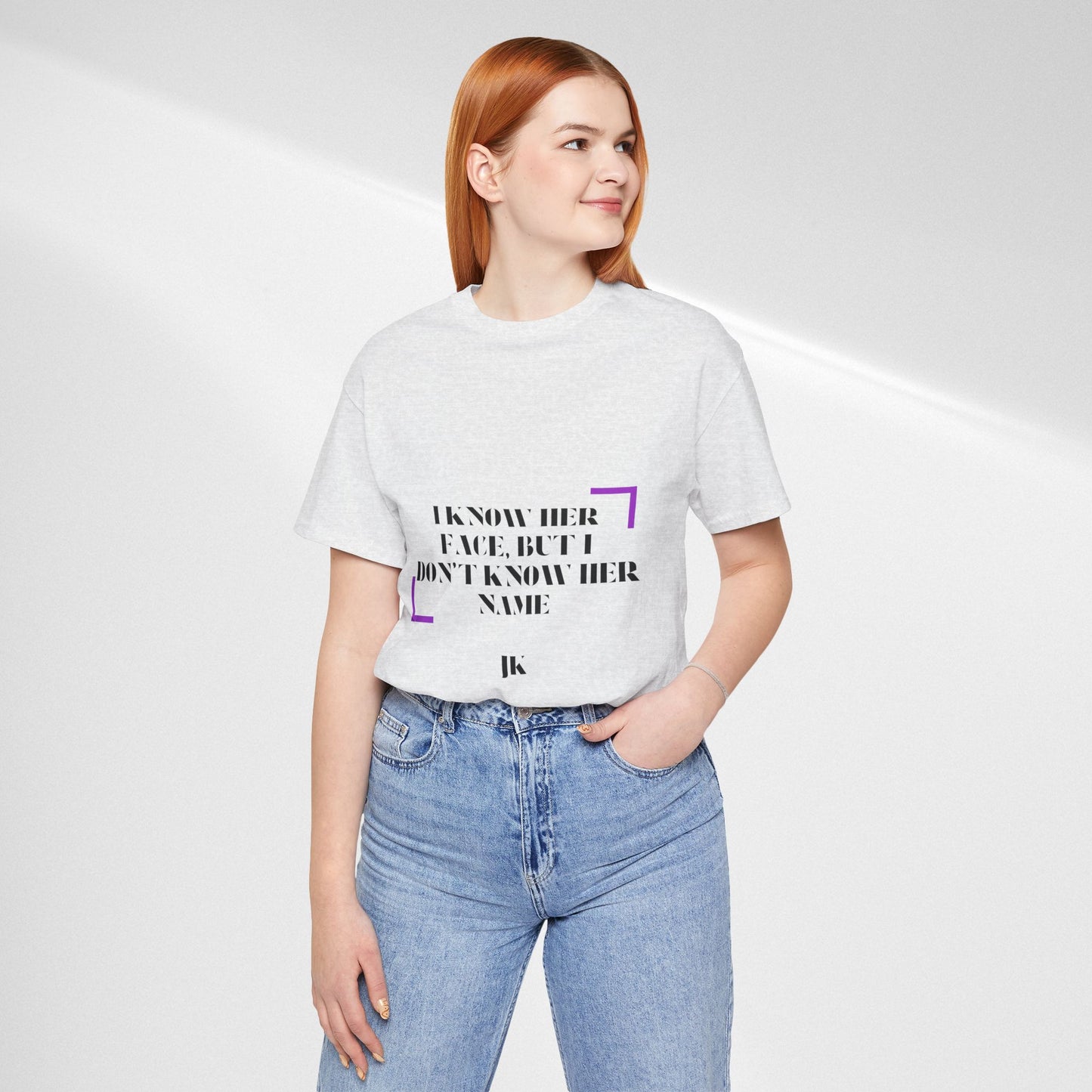 I Know Her Face Tee — Feminine Quote Graphic T‑Shirt