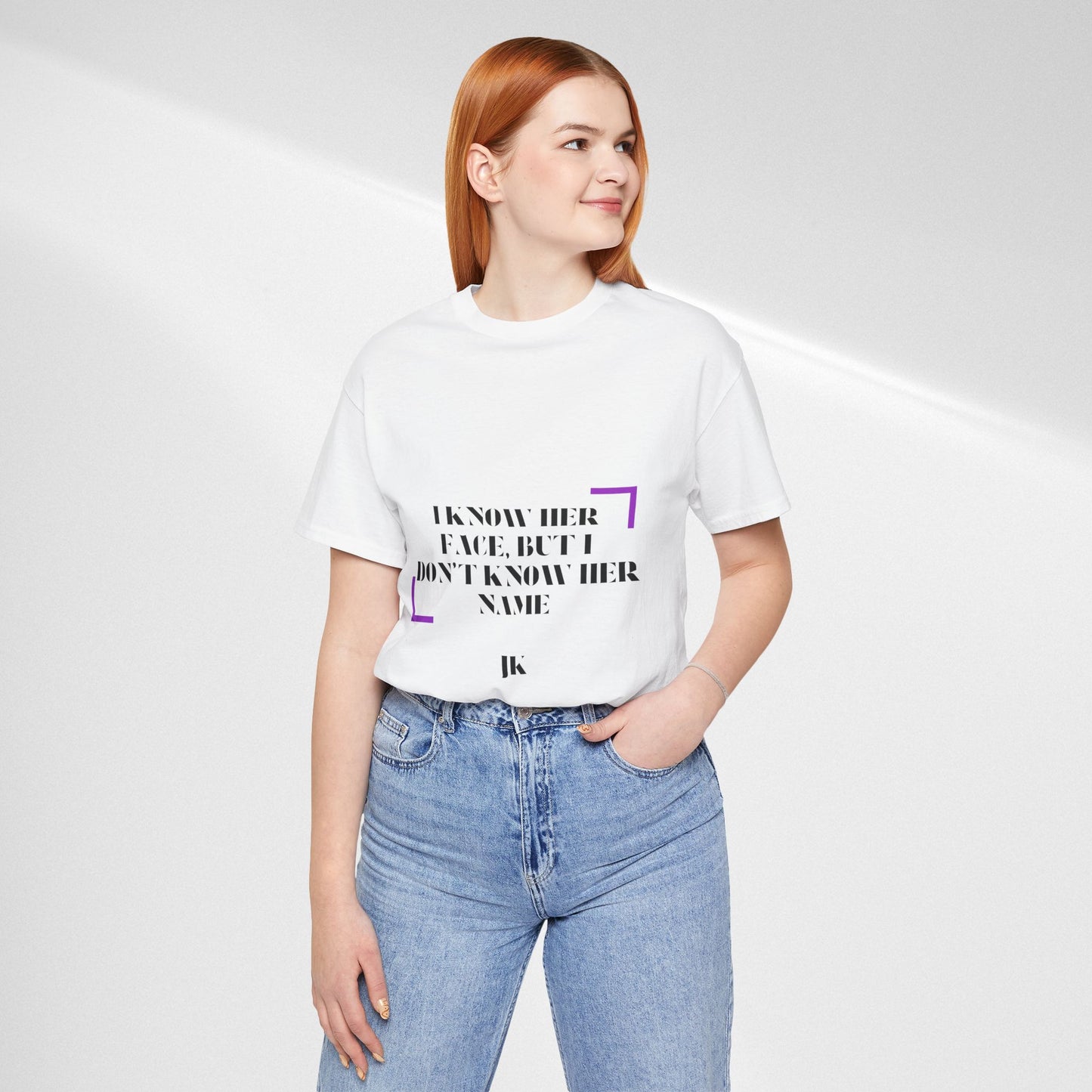 I Know Her Face Tee — Feminine Quote Graphic T‑Shirt