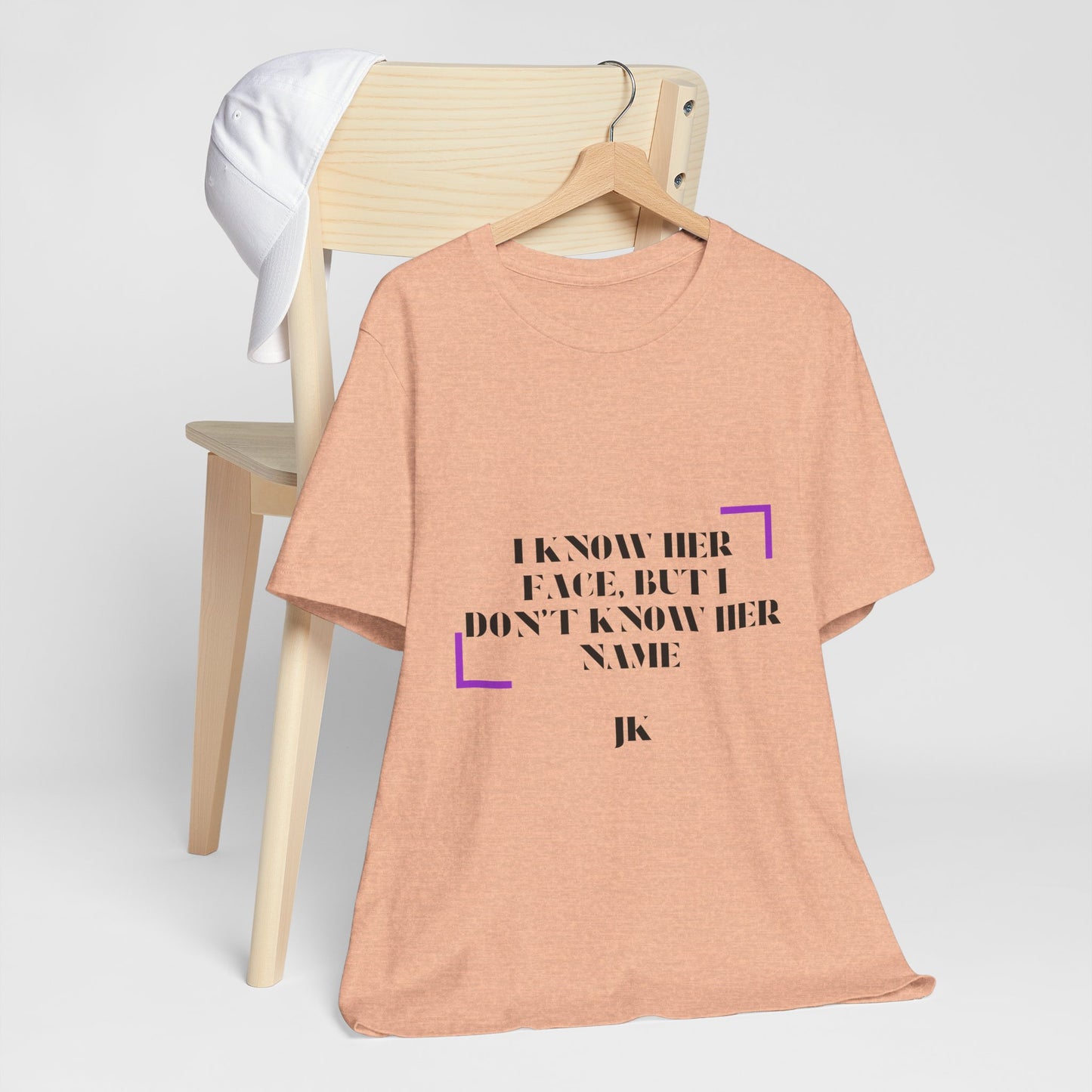 I Know Her Face Tee — Feminine Quote Graphic T‑Shirt