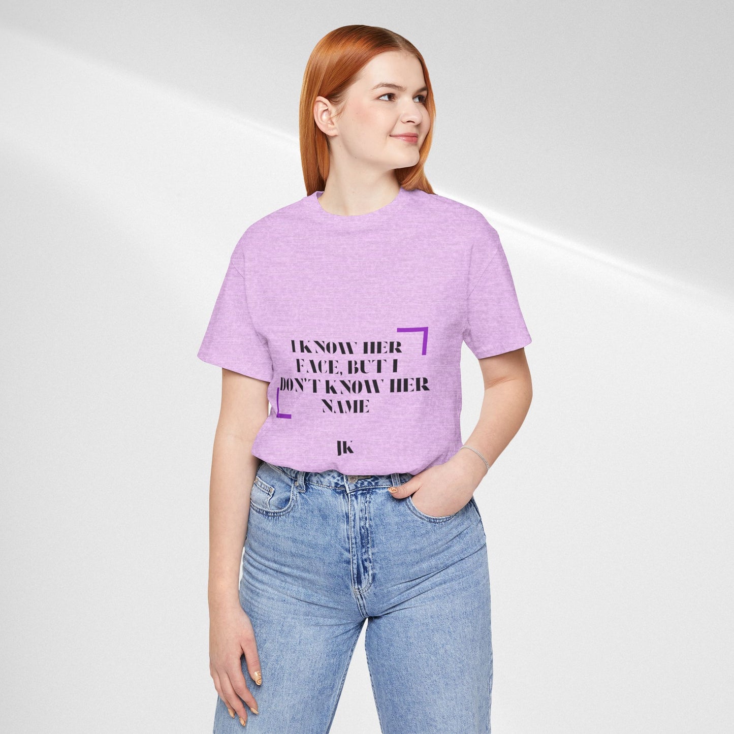 I Know Her Face Tee — Feminine Quote Graphic T‑Shirt