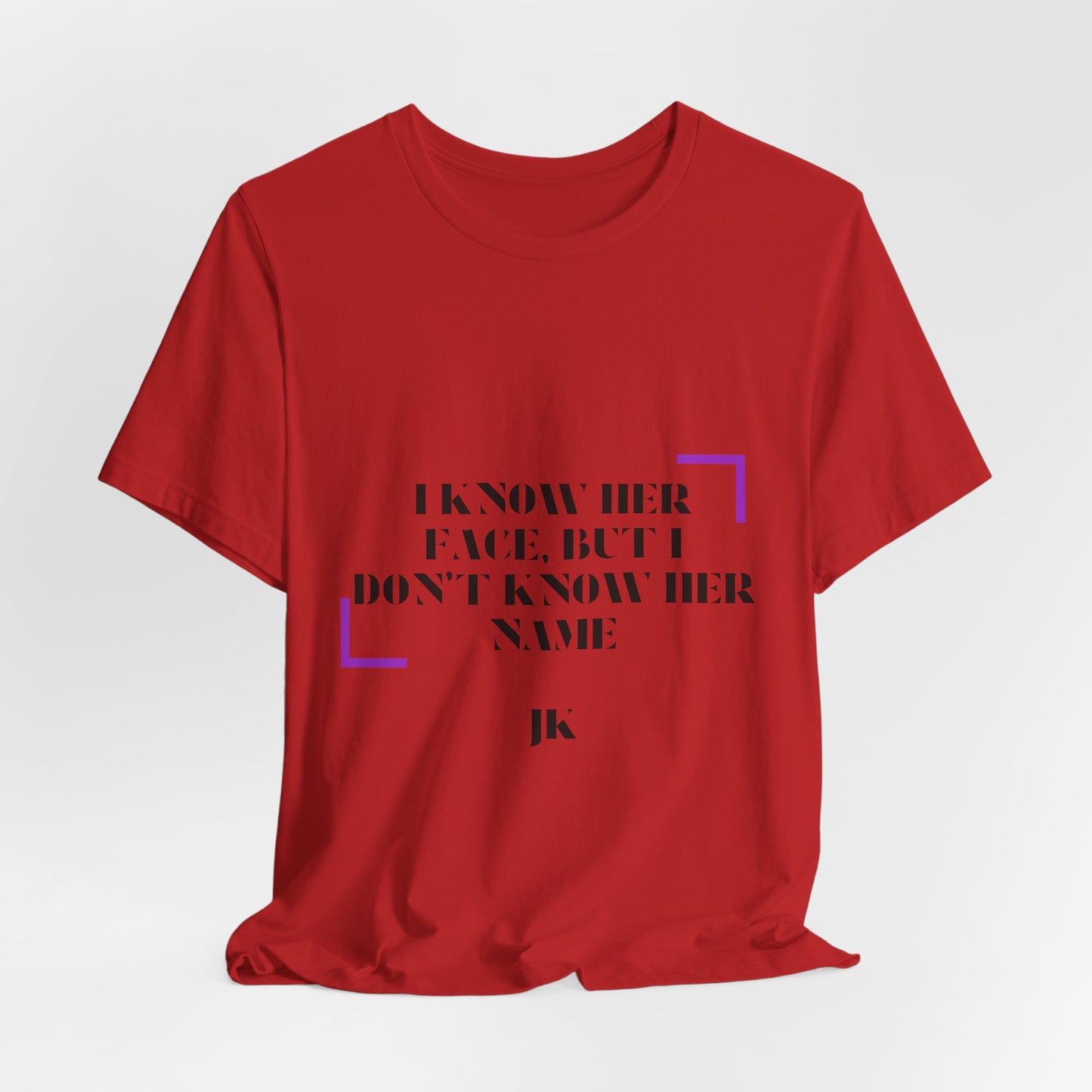 I Know Her Face Tee — Feminine Quote Graphic T‑Shirt