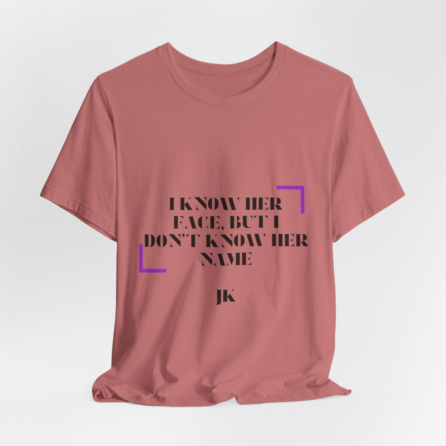 I Know Her Face Tee — Feminine Quote Graphic T‑Shirt