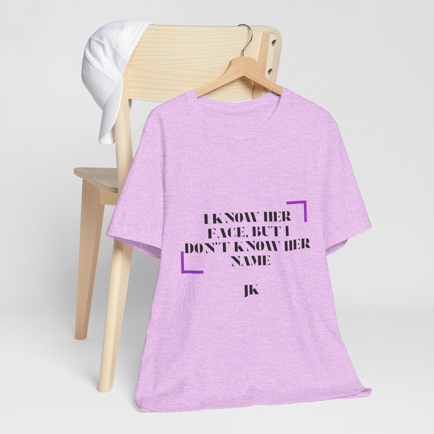I Know Her Face Tee — Feminine Quote Graphic T‑Shirt